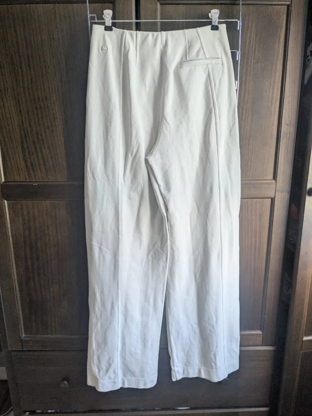 Lululemon White Wide‑Leg Pants – Size M, Like New